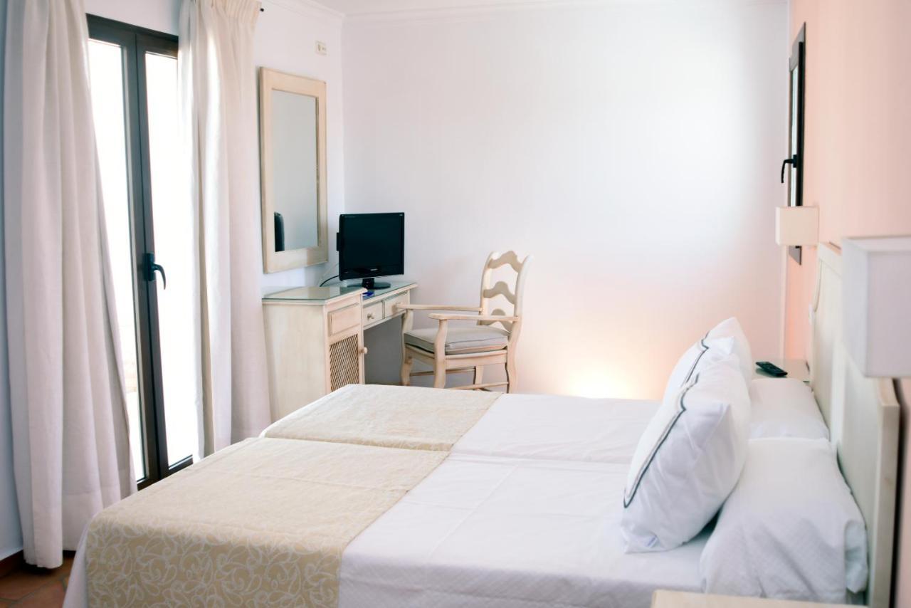 Hostal Dona Lola Marina Zahara de los Atunes Extérieur photo